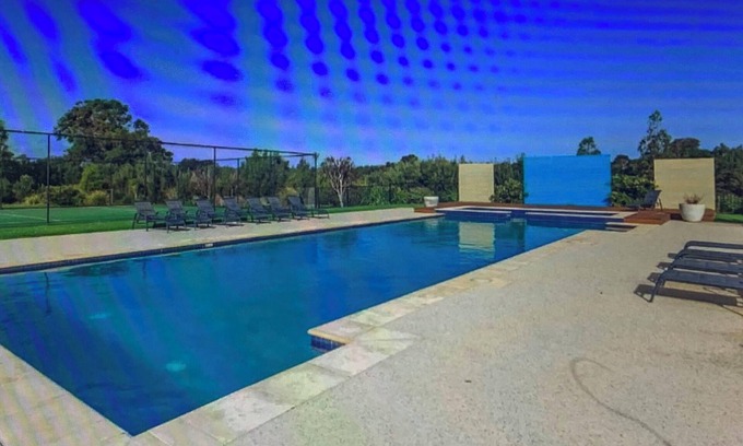 Cowes Villa | Resort Villa walk-GP Circuit 3x2 bar onsite