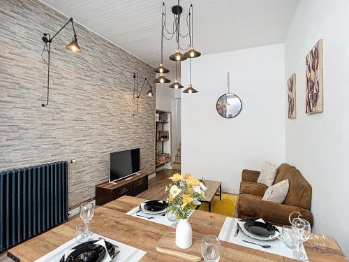 Poncin Casa | Rest and River