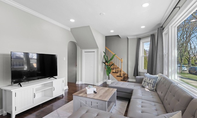 Morton Grove Casa | Rest & Relaxation w/ Game Room