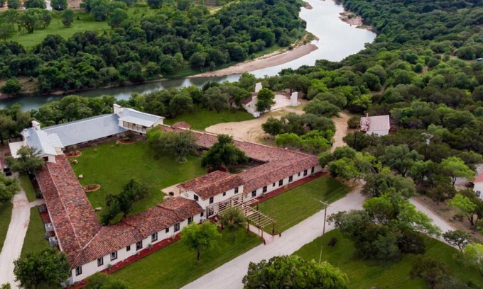 Mineral Wells Cabina | Rest Yourself River Ranch