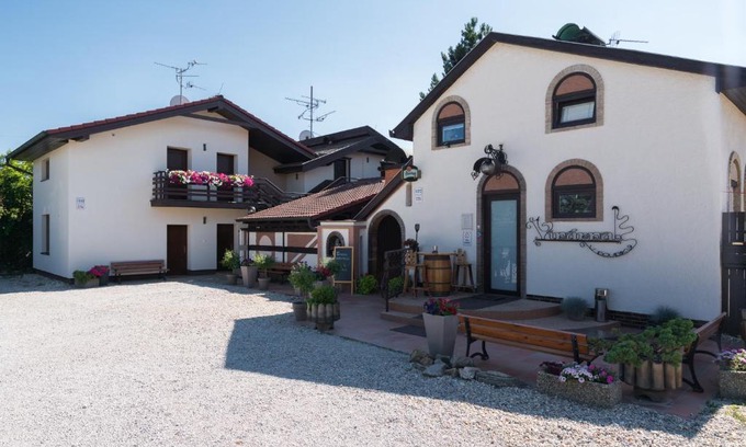 Breclav Casa | RESTAURACE A PENZION U DOUBKŮ