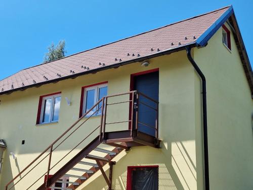 Nove Mesto pod Smrkem Apartamento | Restaurace U Matěje B&B