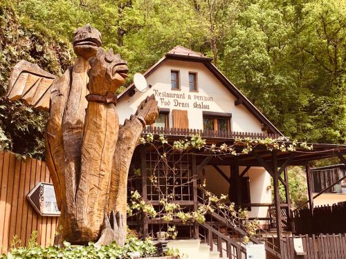 Karlstejn Casa | Restaurant a penzion Pod Draci skalou