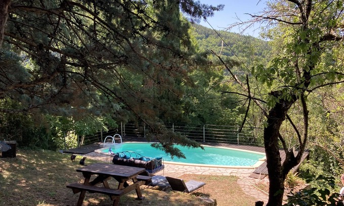 Cantobre Casa | Cuadrado de oveja restaurado del siglo XVII con grandes terrenos y piscina privada