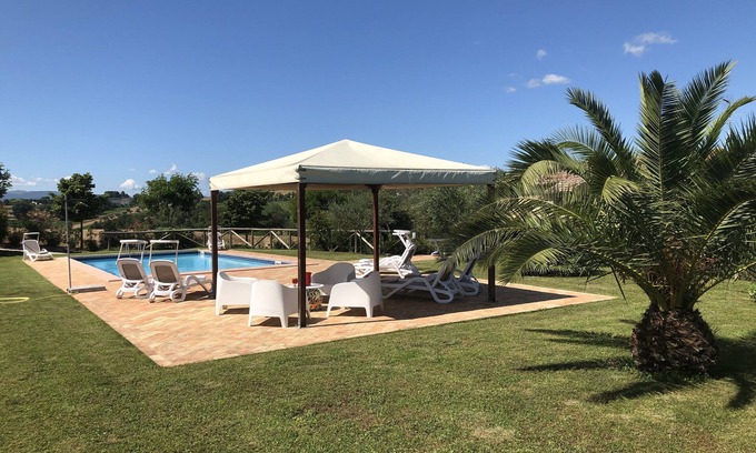 Ostra Vetere Otro | Casa de campo restaurada de 4/5 dormitorios con piscina e interior contemporáneo.