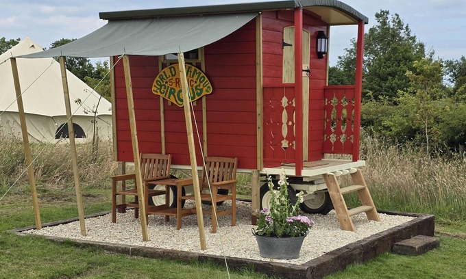 Saltburn-by-the-Sea Cabina | Restored circus wagon
