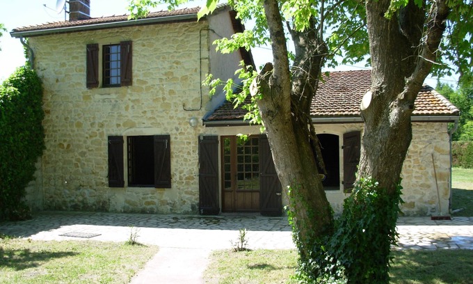 Gaillan-en-Medoc Cabaña | Restored country house, 4 persons 2200qm meadow, 2 terraces,