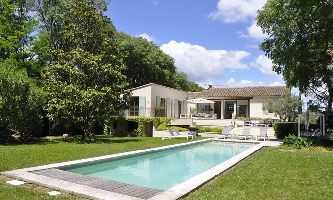St.-Remy-de-Provence Casa | Casa de campo restaurada, cerca del pueblo, tranquila, piscina climatizada, magníficas vistas Alpilles
