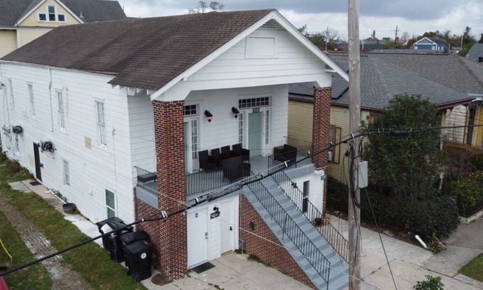 Uptown Historic District Casa | Restored Rustic Uptown Getaway Walk to Everything