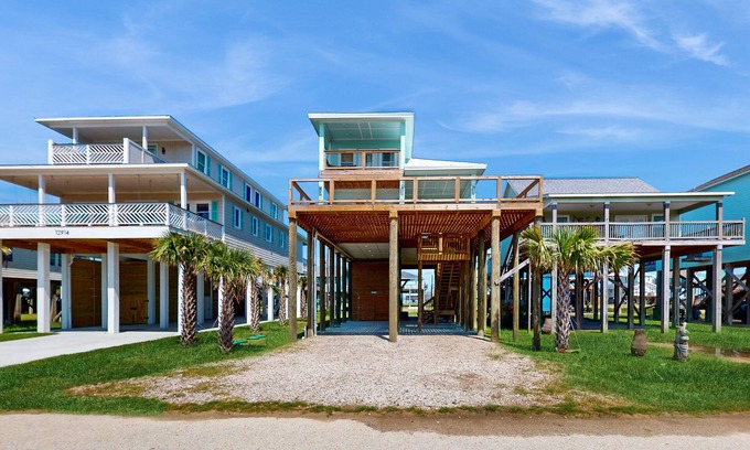 San Luis Casa | Retreat | Gulf Views | Large Deck | Dog Haven