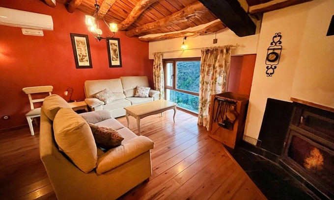 Sorvilan Casa | Retiro en plena naturaleza, casa con vistas a la montaña