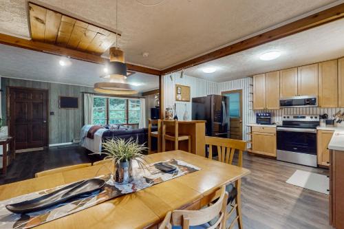 Foscoe Casa | Retreat in the Trees