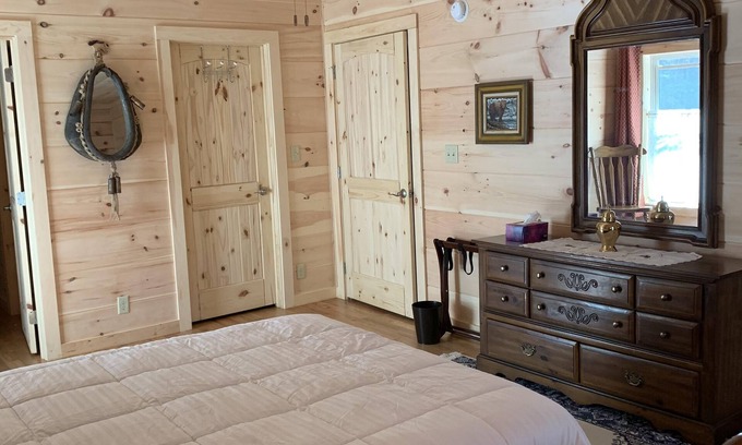 Saluda Casa | Nueva cabaña de troncos en Saluda, NC