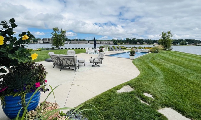 La Porte Casa | Retreat on the point of Pine Lake with your own pool/ hot tub.
