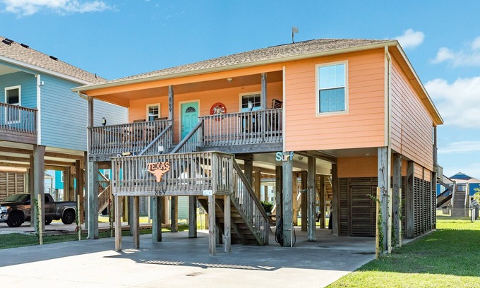 Crystal Beach Casa | Retreat | Steps to Beach | Group Ready | Sleeps 8