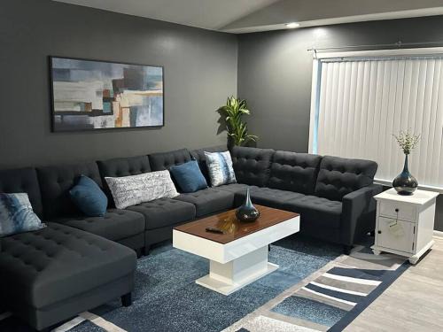 Morgantown Apartamento | Retreat to my Contemporary Home