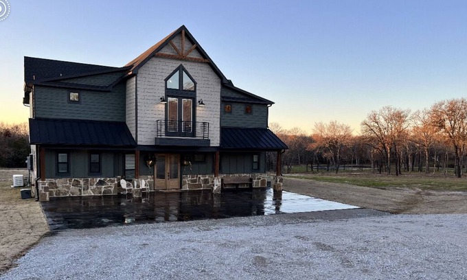 Ardmore Cabina | Retreat to the trees with this luxury cabin nestled in the woods
