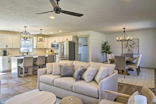 Springfield Casa | Retreat with Deck about 9 Mi to Downtown Springfield