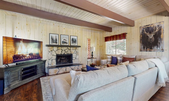 Blue Jay Casa | Retreat with gas grill, large deck, wood fireplace, lake access & AC