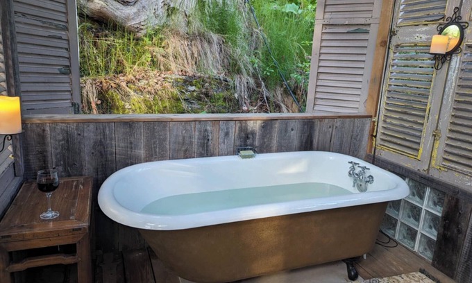 Central Kootenay Casa | Retreat Yourself!