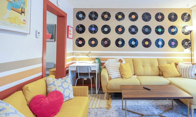 Inglewood Casa | Retro Glam in Ramsay Walk to Stampede Grounds, Inglewood, BMO Center