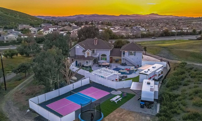 Winchester Casa | Retro Ranch-10bd-Pool-Hot Tub-Games-Pickleball