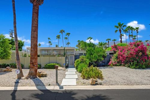 Twin Palms Casa | Retro Rendezvous Pool and Spa MidCentury Modern Home