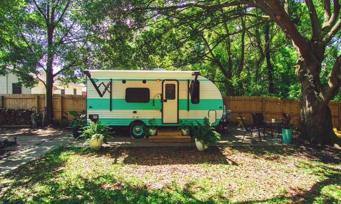North Charleston Casa | Retro themed camper 15 minutes from downtown, 25 minutes from beaches.