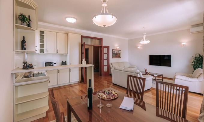 Budva Apartamento | Retro Two Bedroom Apartment in Center of Budva