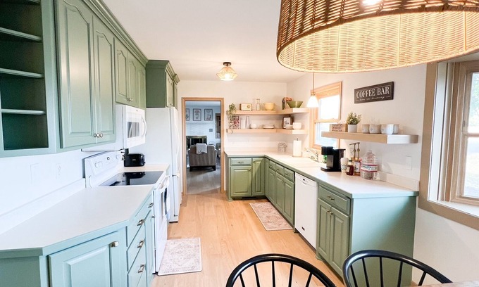 Chaska Casa | Retro vibes 4-bedroom home in Chaska with WiFi, AC, bike