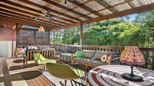 Bateau Bay Casa | Retro Vibes