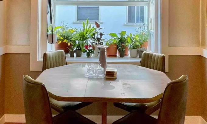 Eastside Condominio | Retro Vibes - Updated 1950s 1 Br/1 bath Duplex Unit