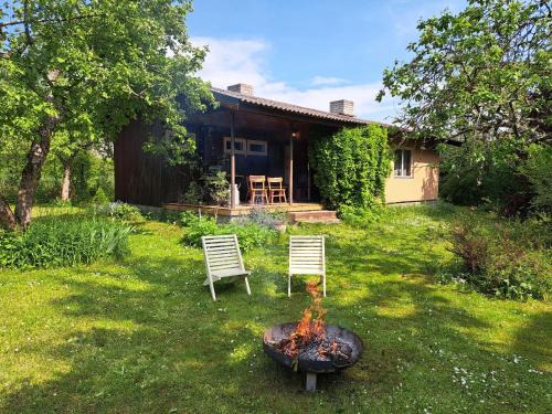 Kadriorg Casa | Retrohõnguline suvila saunaga Laulasmaal, privaatne puhkus mere lähedal