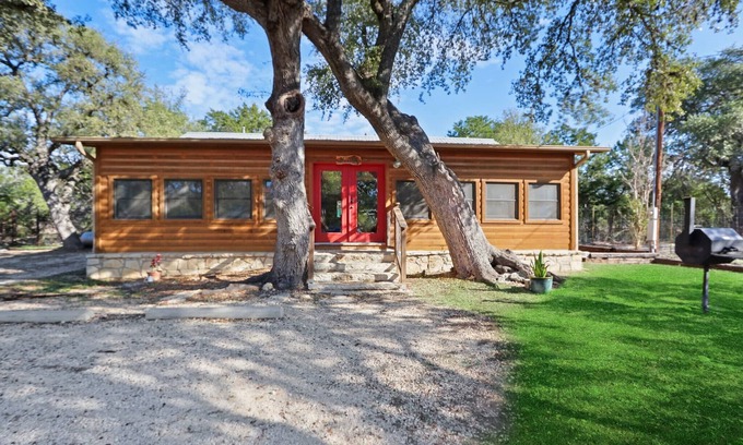Wimberley Casa | Reunion Cabin - 2 Bedroom Cabin, Resort Pool, Commercial kitchen