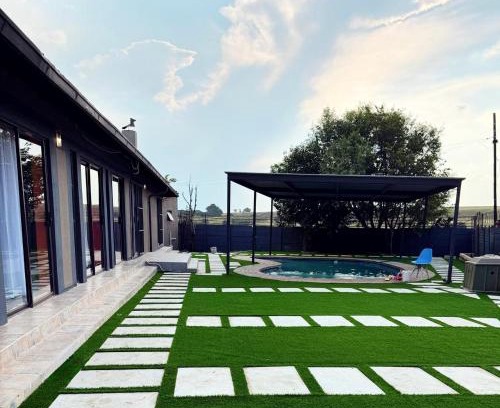 Secunda Cama Y Desayuno | Reutlwane Gardens B&B