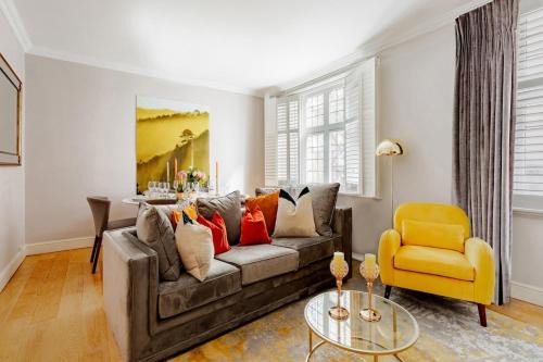 Soho Apartamento | Revamped & LuxXe for Covent Garden Lovers! Adorable City Home for Families & Friends