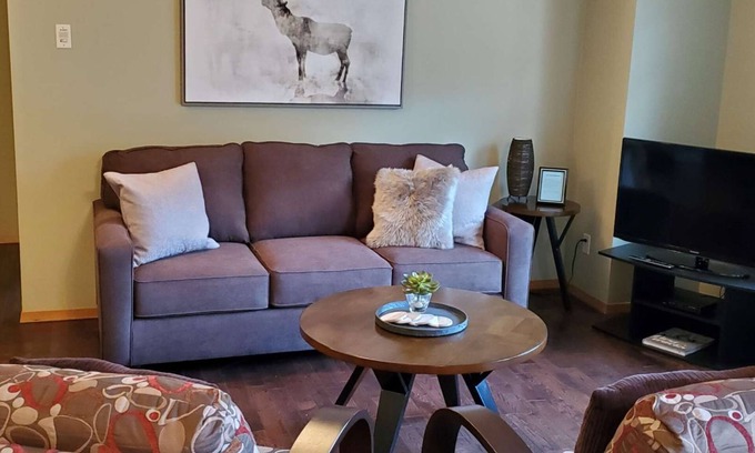 Revelstoke Condominio | Give Some Back Back Retreat: a poca distancia del centro, balcón y barbacoa