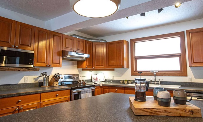 Revelstoke Casa | Mackenzie House - Luxury, Downtown House