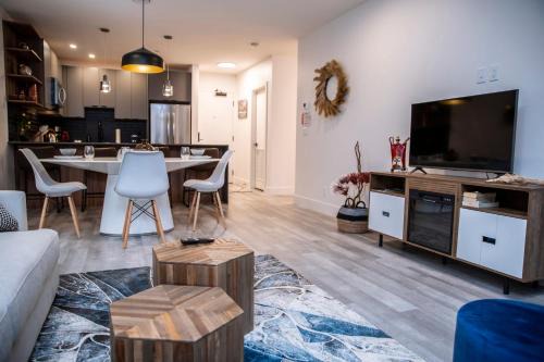 Revelstoke Casa | Revelstoke Marvel - Two Bedroom with Hot Tub