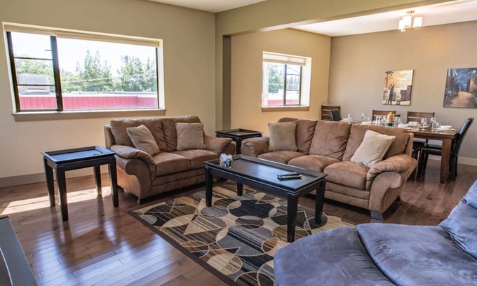 Revelstoke Condominio | Selkirk Snug: 2 habitaciones en el centro de la ciudad