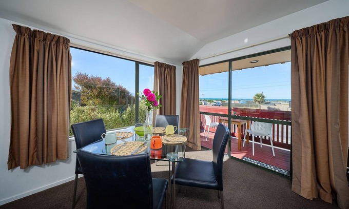 Kaikoura Casa | Revive House - Great for Family and Friend gatherings