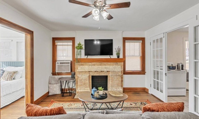 Mesta Park Apartamento | Revive in Apartment Number 5!