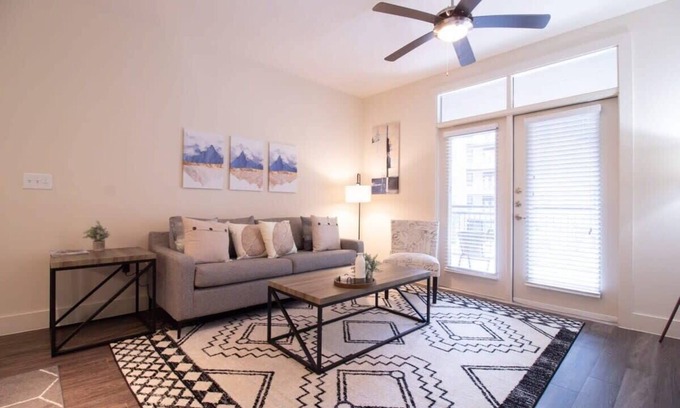 Houston Apartamento | Revive Tanglewood | Stunning 2BR in Uptown Houston