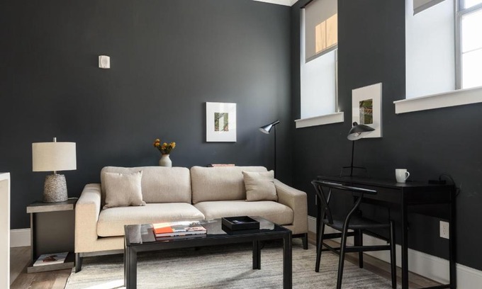 Lafayette Square Apartamento | Revived LF Square 1BR with Rooftop by Zencity