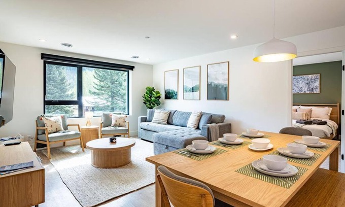 Revelstoke Casa | Revy Bliss - Dazzling Condo in the Mountains