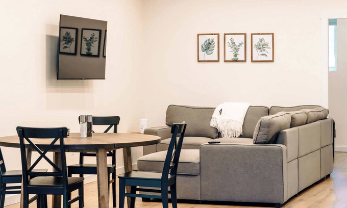 Revelstoke Apartamento | Revy To Go - Unique 2-Bedroom Condo