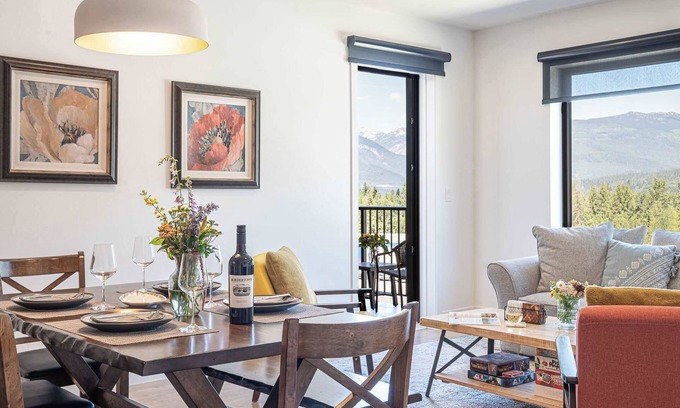 Revelstoke Apartamento | Revytalize - Cozy 3 Bedroom Condo