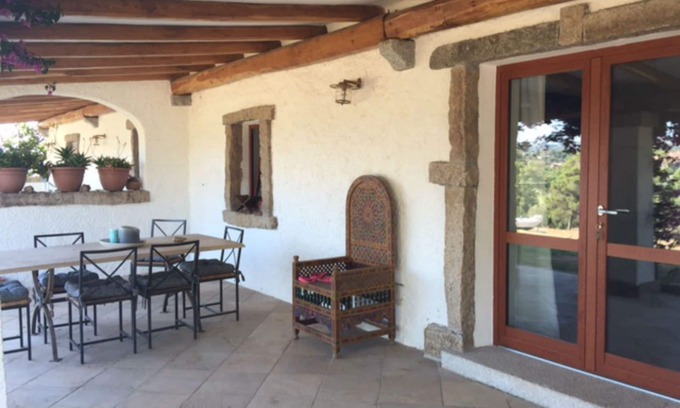Baja Sardinia Casa | REY HOUSE AL MARE PANORAMA RESPIRANDO WI-FI, ESTACIONANDO EN UN OASIS DE PAZ