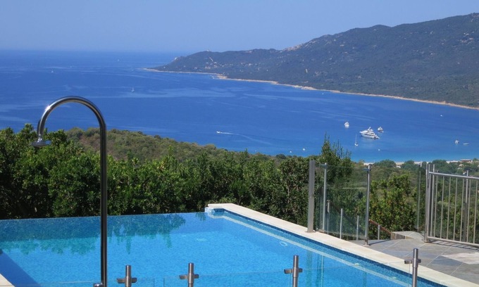 Serra-di-Ferro Apartamento | Villa en planta baja de 4 a 6 personas con acceso a la piscina con vistas al mar Córcega del Sur