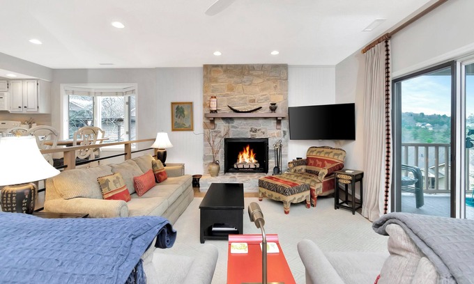 Blowing Rock Condominio | RHODODENDRON 4 WPM: 2 HAB / 2 BA condominio de 2 habitaciones en Blowing Rock, para 6 personas